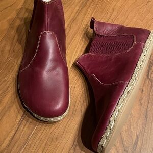 Atlantis barefoot Chelsea boots